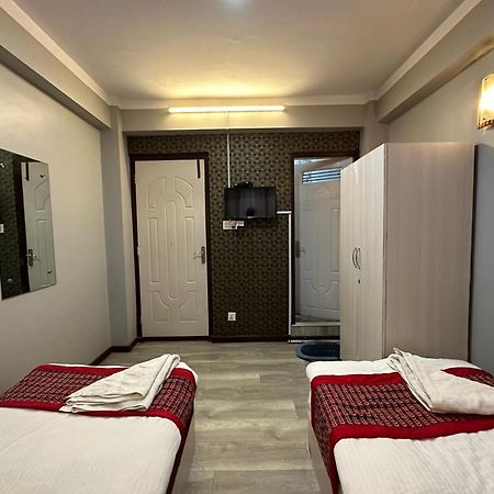 8848 Hostel Kathmandu Buitenkant foto